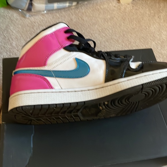 Air Jordan 1 Mid SE - Super rare- Like New main image 4